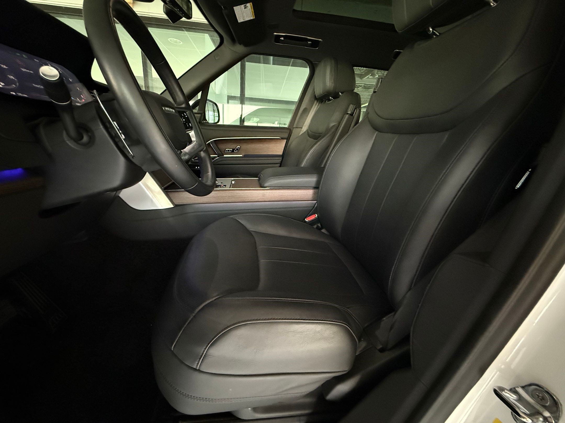 Certified 2024 Land Rover Range Rover SE AWD/4WD image 5