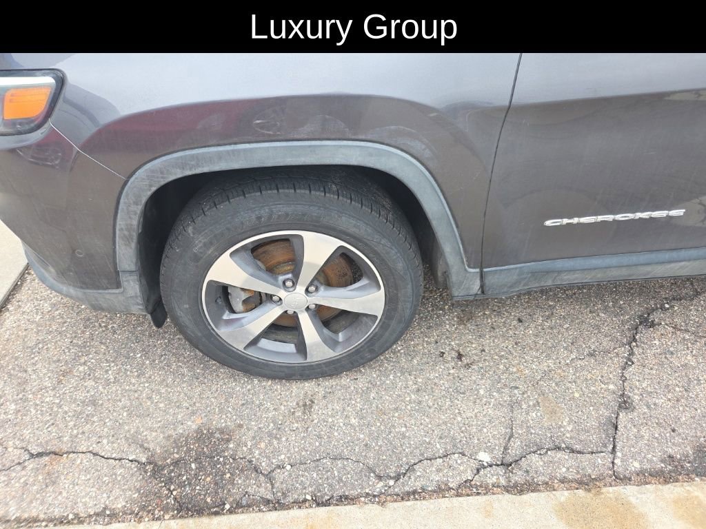 Used 2019 Jeep Cherokee Limited w/ Luxury Group image 9
