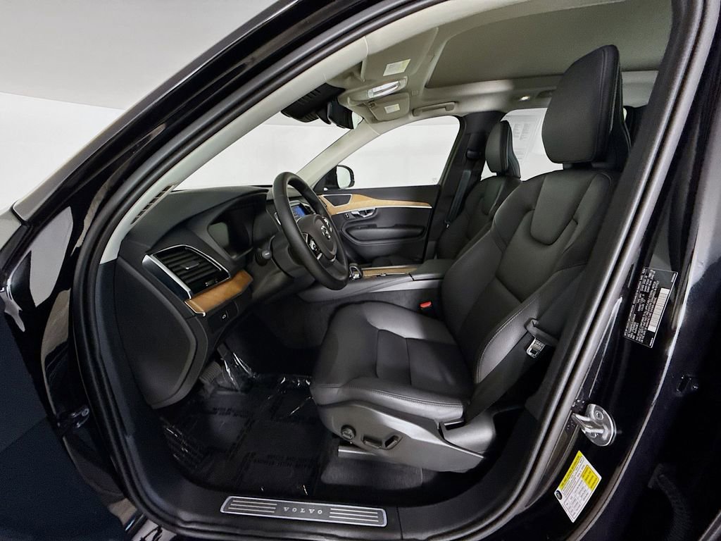 Certified 2025 Volvo XC90 B6 Plus image 21