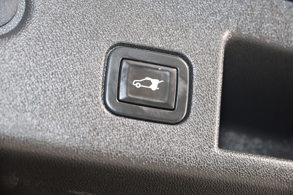 Used 2020 Chevrolet Equinox LT FWD image 45