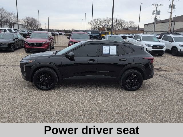 Used 2025 Chevrolet Trax ACTIV w/ Sunroof Package image 3