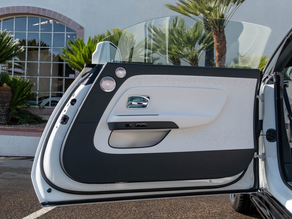 Used 2025 Rolls-Royce Spectre w/ Spectre Launch Package AWD/4WD image 11