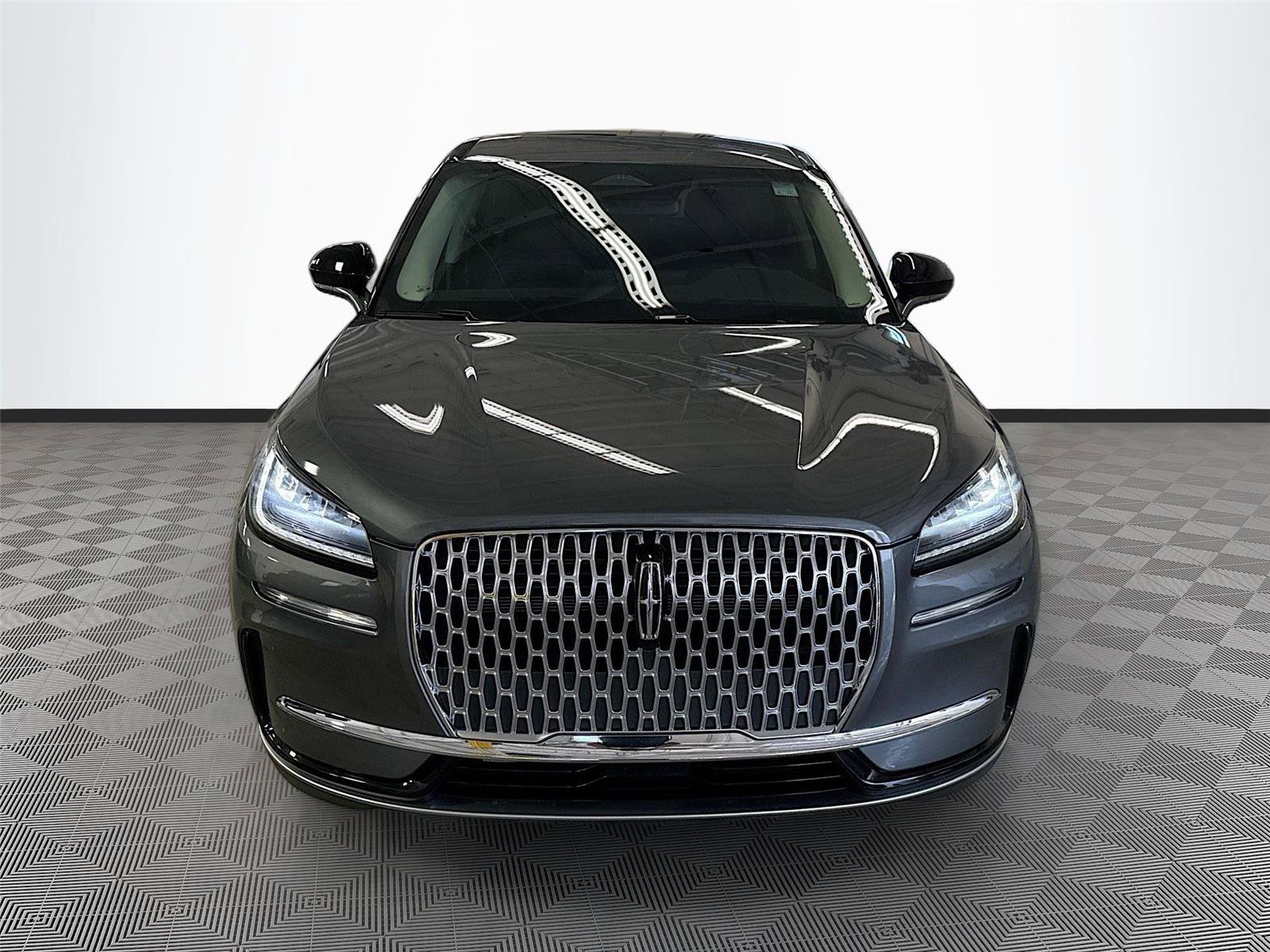 Used 2023 Lincoln Corsair AWD w/ Towing Package image 2