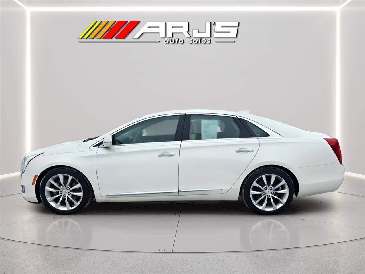 Used 2015 Cadillac XTS Premium AWD/4WD image 2