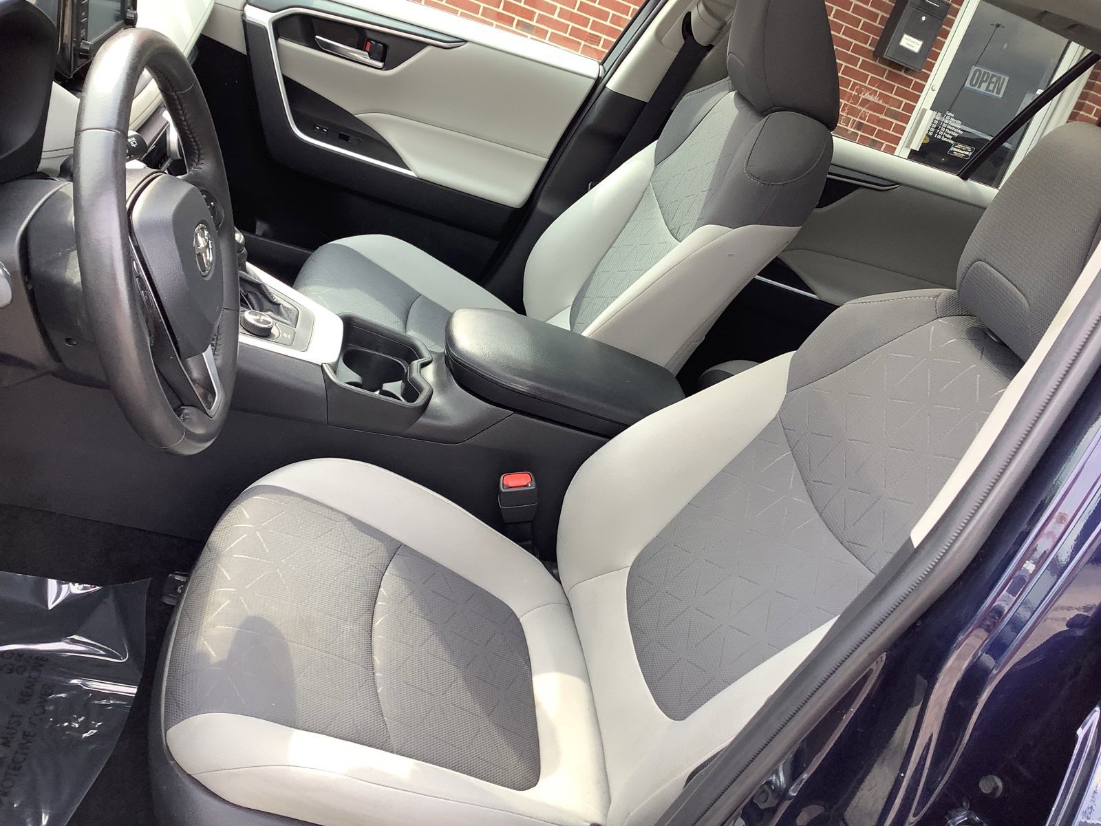 Used 2021 Toyota RAV4 XLE w/ Convenience Package image 11