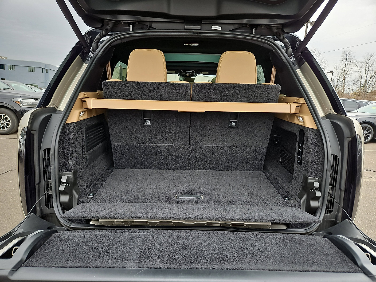 Used 2024 Land Rover Range Rover Long Wheelbase SE image 28