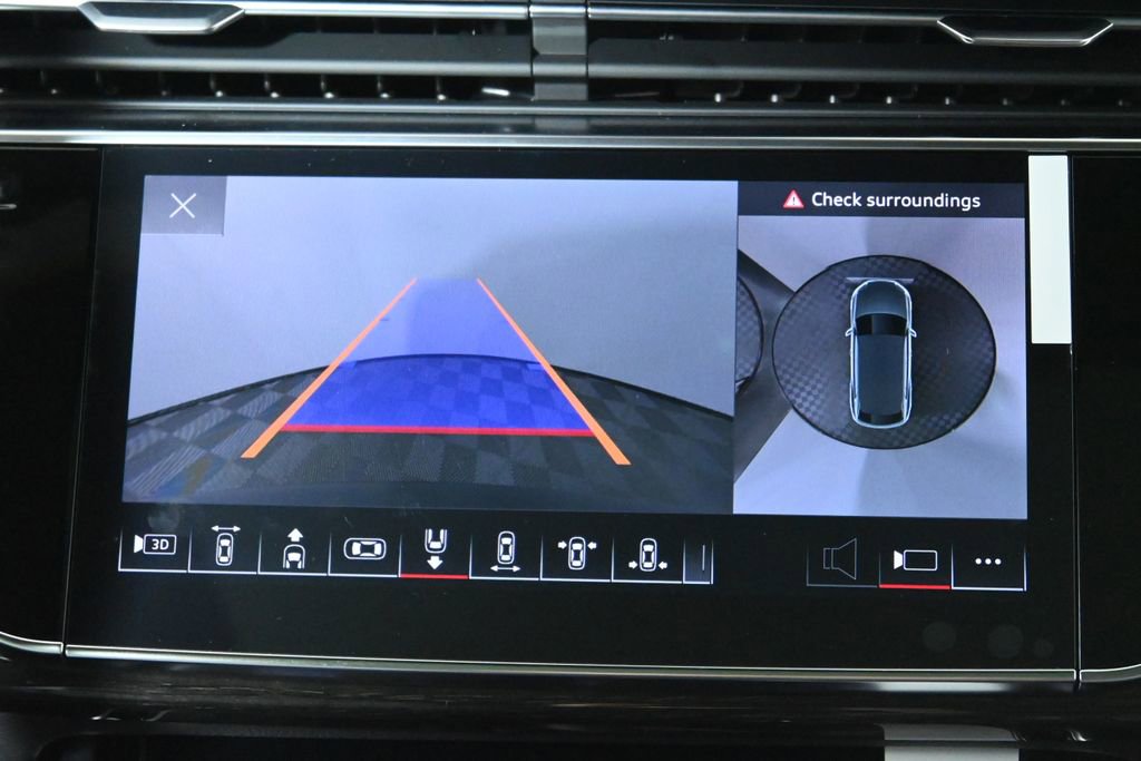 Used 2025 Audi Q8 Premium image 24
