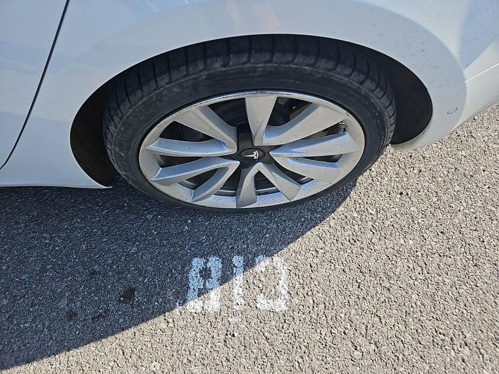 Used 2018 Tesla Model 3 Long Range image 12