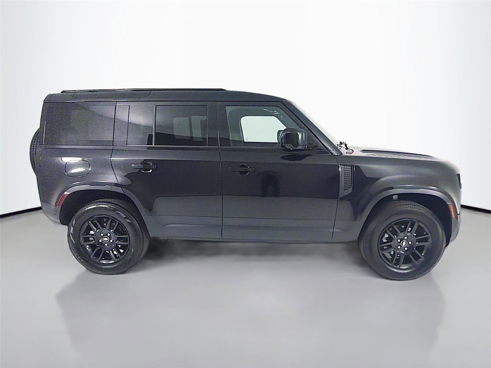 Used 2025 Land Rover Defender 110 S AWD/4WD image 22
