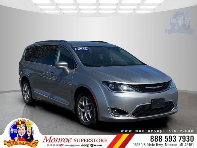 Used 2017 Chrysler Pacifica Touring-L Plus w/ Tire & Wheel Group FWD image 1