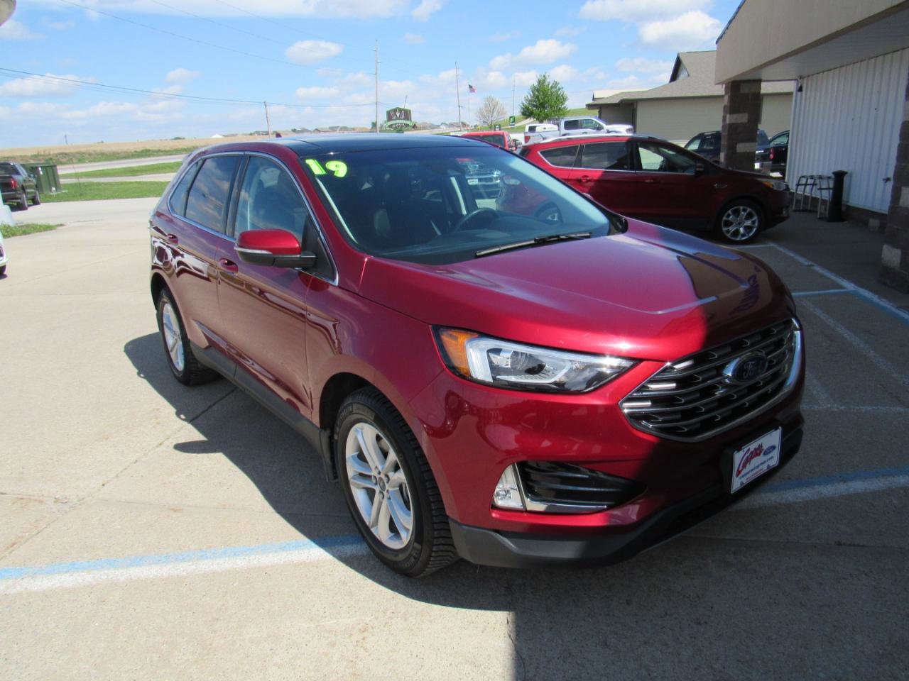 Used 2019 Ford Edge SEL w/ Equipment Group 201A AWD/4WD image 3