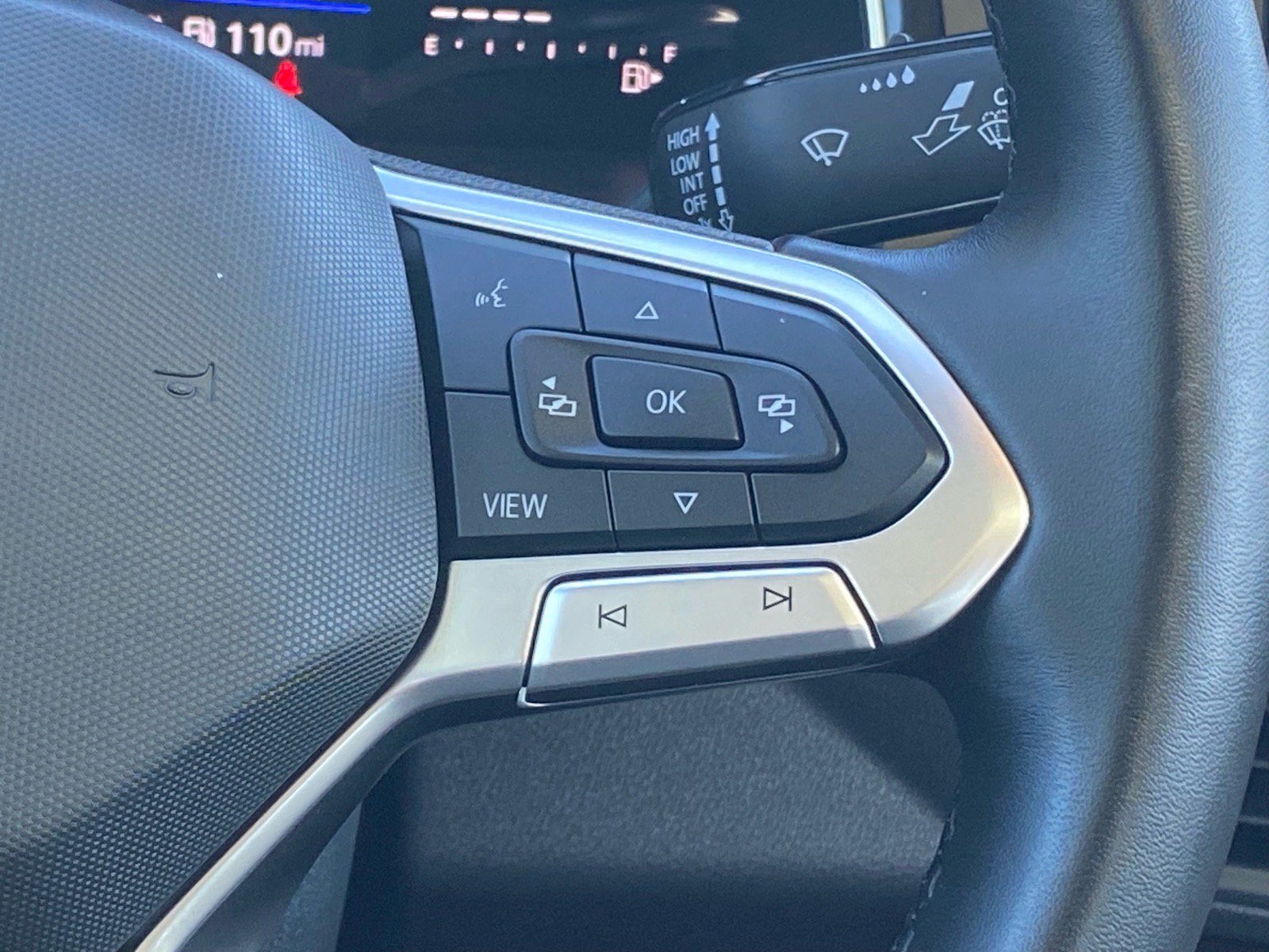 Certified 2023 Volkswagen Jetta SE w/ Panoramic Sunroof Package FWD image 7