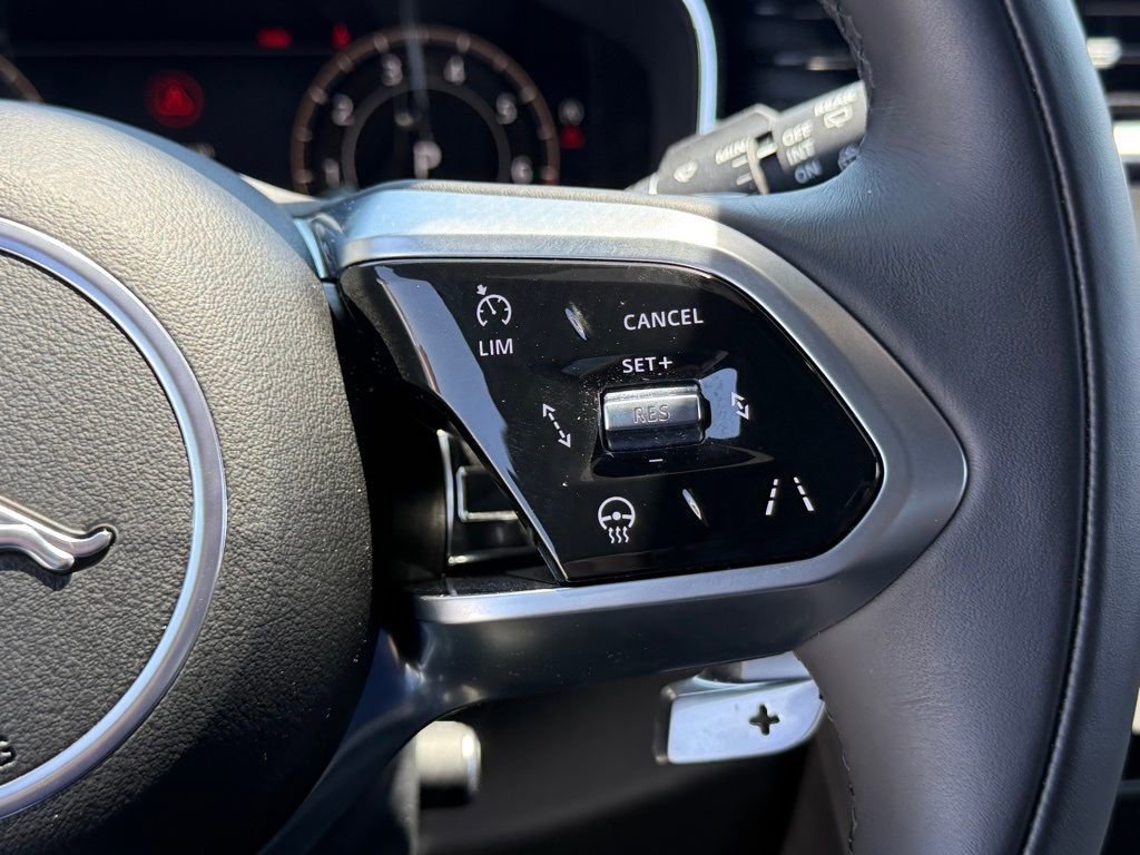 Used 2025 Jaguar F-PACE R-Dynamic S image 17