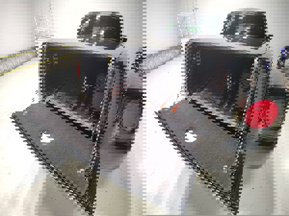 Used 2004 Chevrolet SSR w/ Preferred Equipment Group image 11