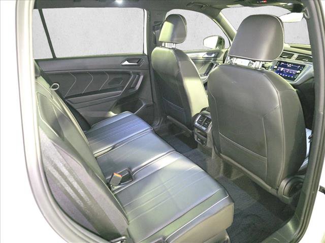 Used 2022 Volkswagen Tiguan SE R-Line image 11