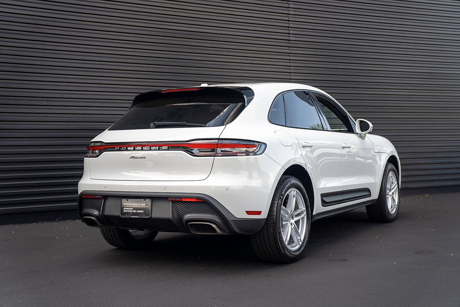 Certified 2026 Porsche Macan AWD/4WD image 28