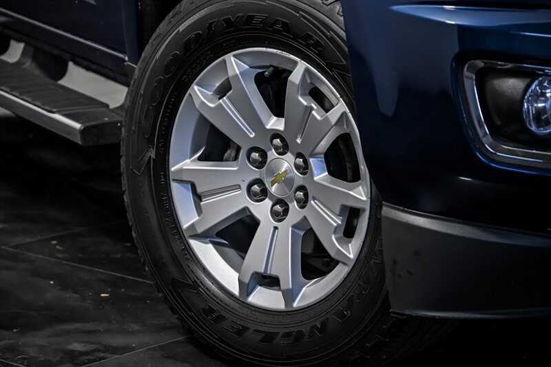 Used 2019 Chevrolet Colorado LT w/ LT Convenience Package AWD/4WD image 3