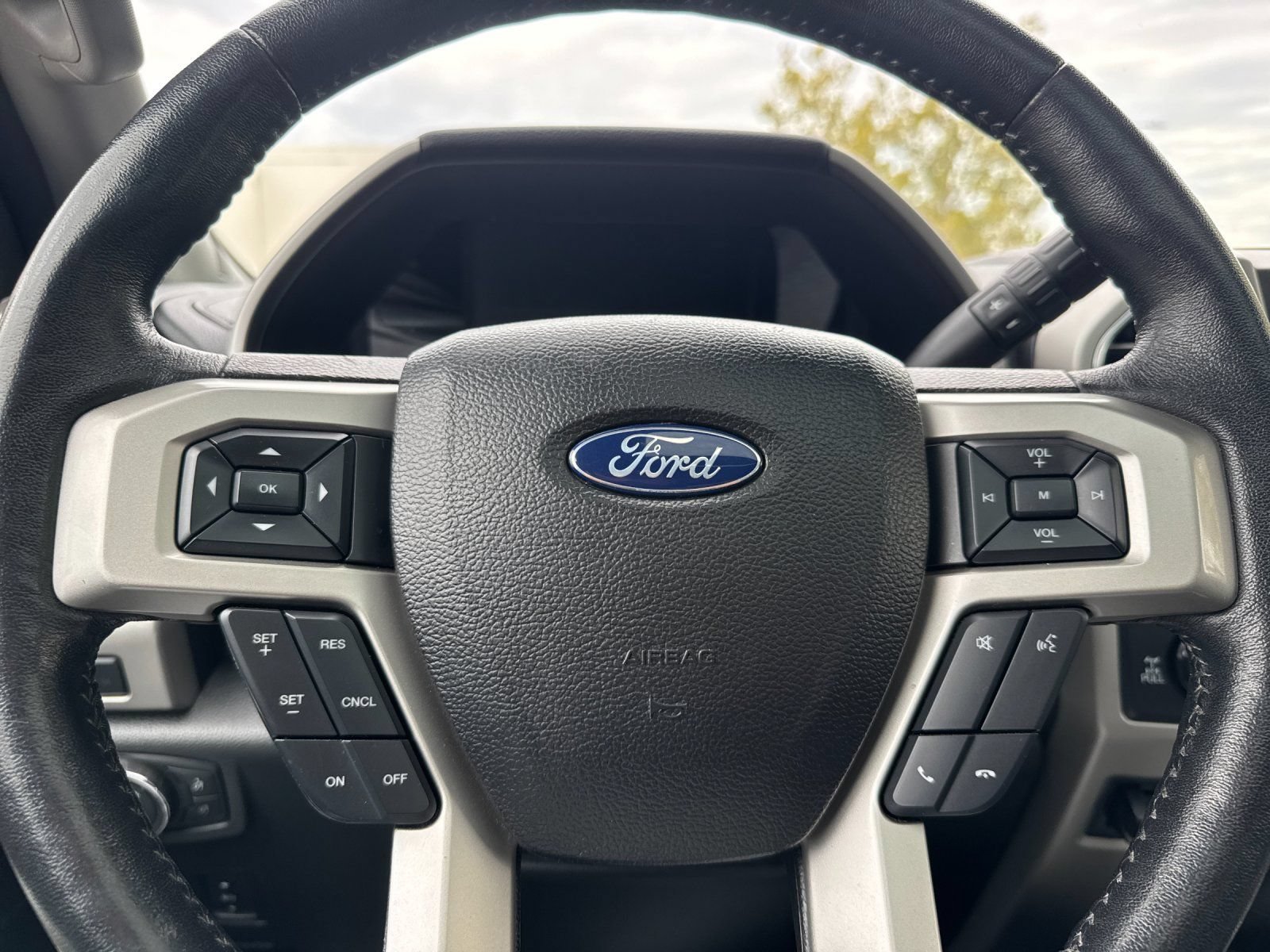 Used 2017 Ford F250 Lariat w/ Lariat Ultimate Package AWD/4WD image 23