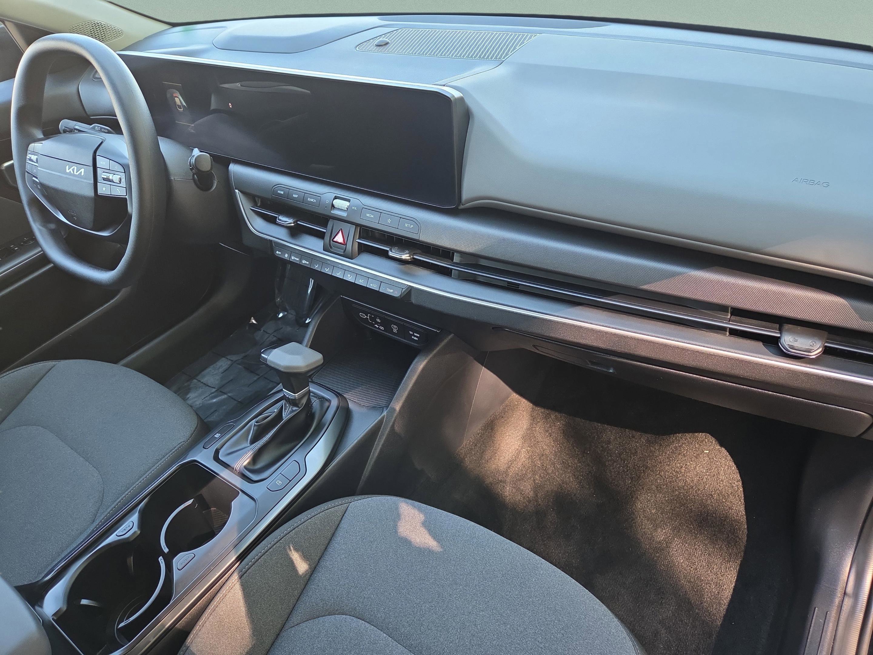 Used 2025 Kia K4 LXS image 36