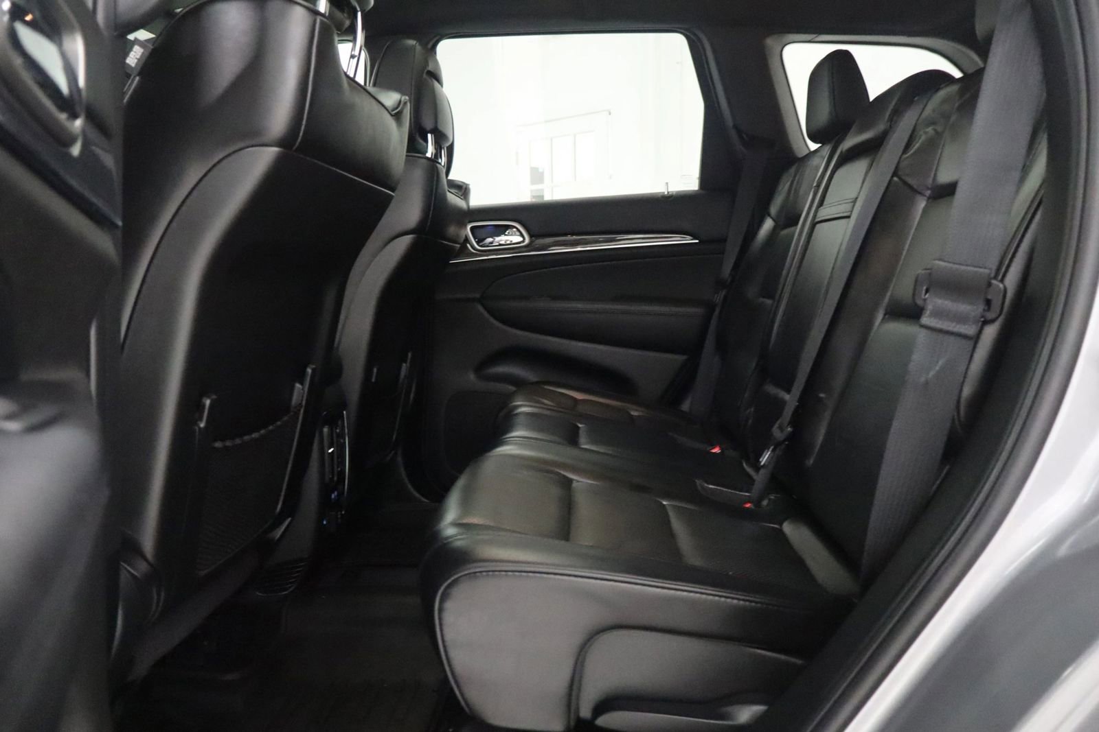 Used 2018 Jeep Grand Cherokee Overland AWD/4WD image 15