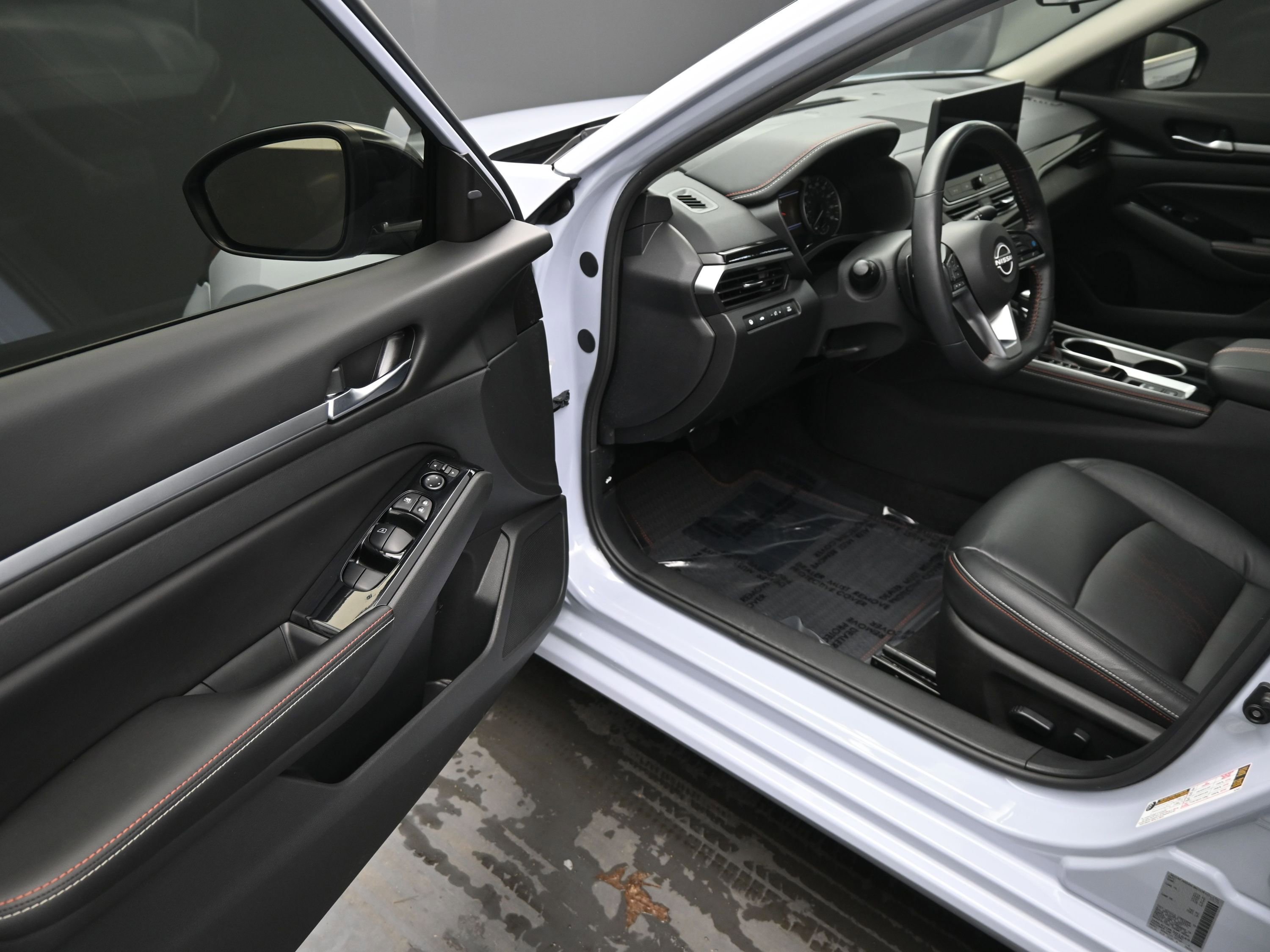 Used 2024 Nissan Altima 2.0 SR image 17