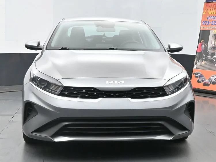 Used 2023 Kia Forte LXS FWD image 3