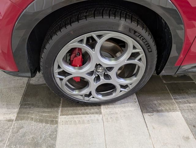 Used 2024 Alfa Romeo Tonale Veloce w/ Premium Interior Package image 7