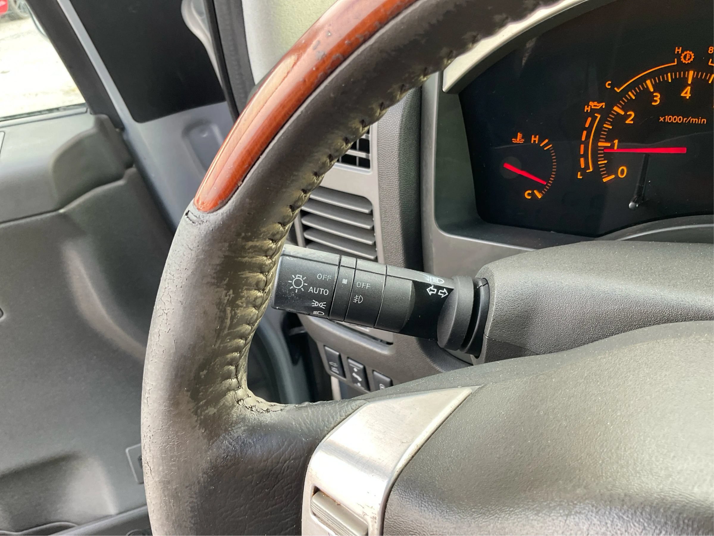 Used 2004 INFINITI QX56 2WD w/ Smart Vision Pkg image 17