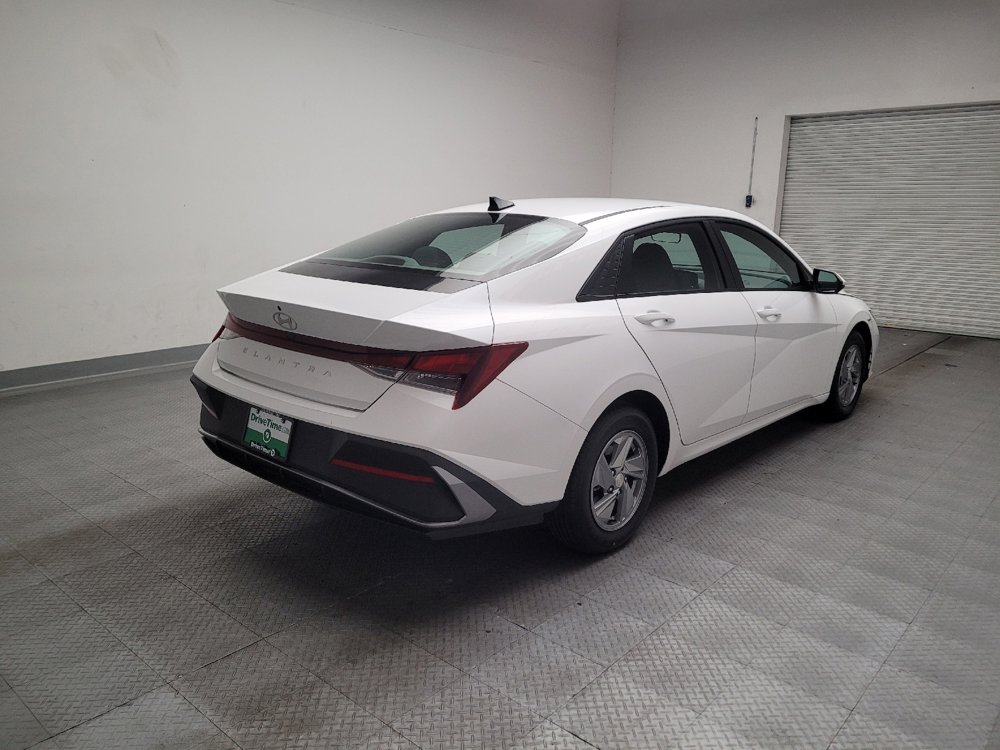 Used 2024 Hyundai Elantra SE FWD image 9