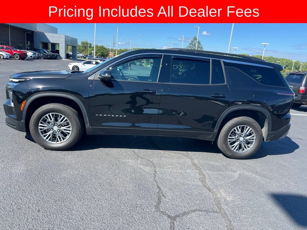 Used 2024 Chevrolet Traverse LT w/ Trailering Package AWD/4WD image 2
