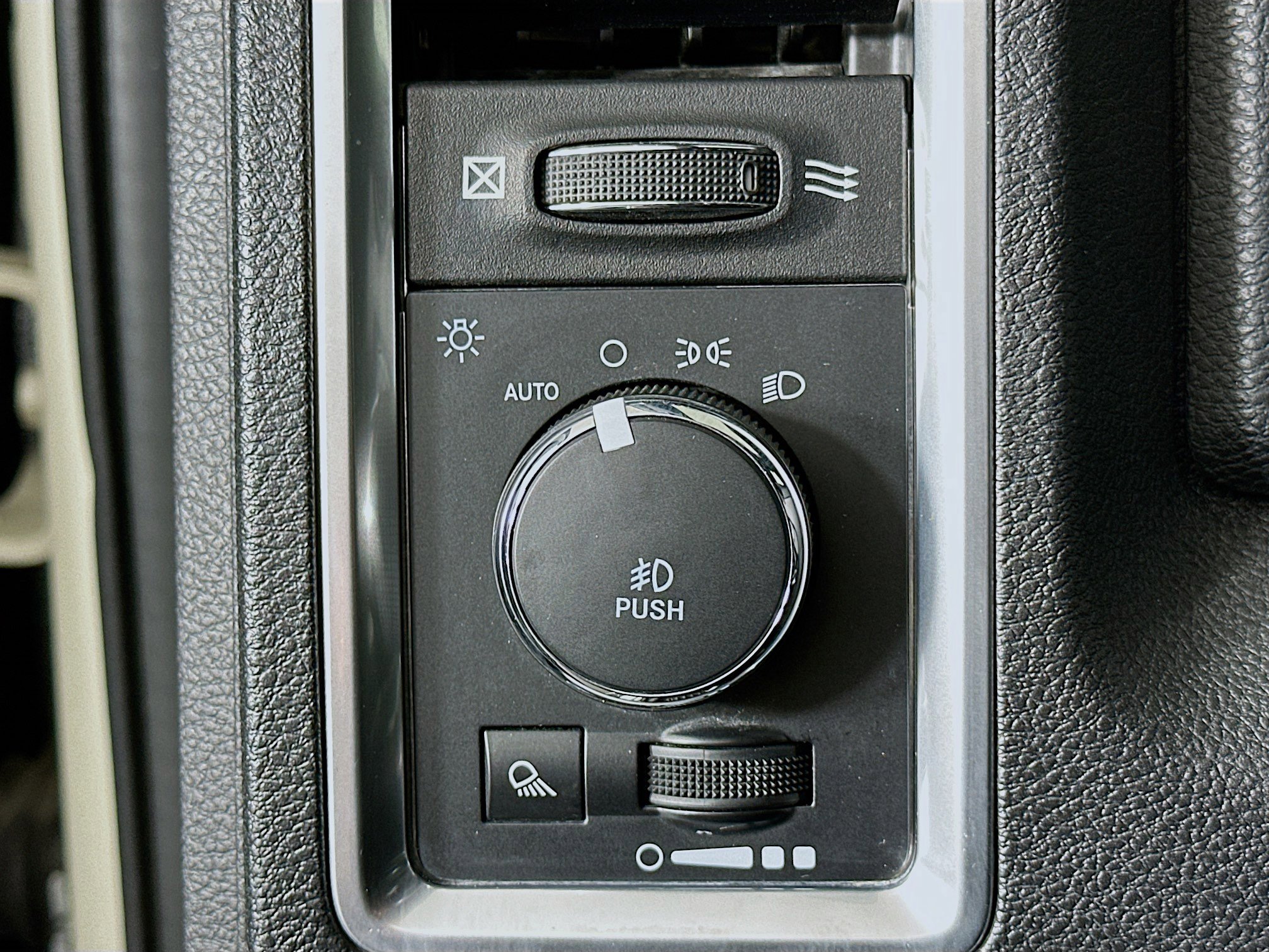 Used 2017 RAM 1500 Limited image 17