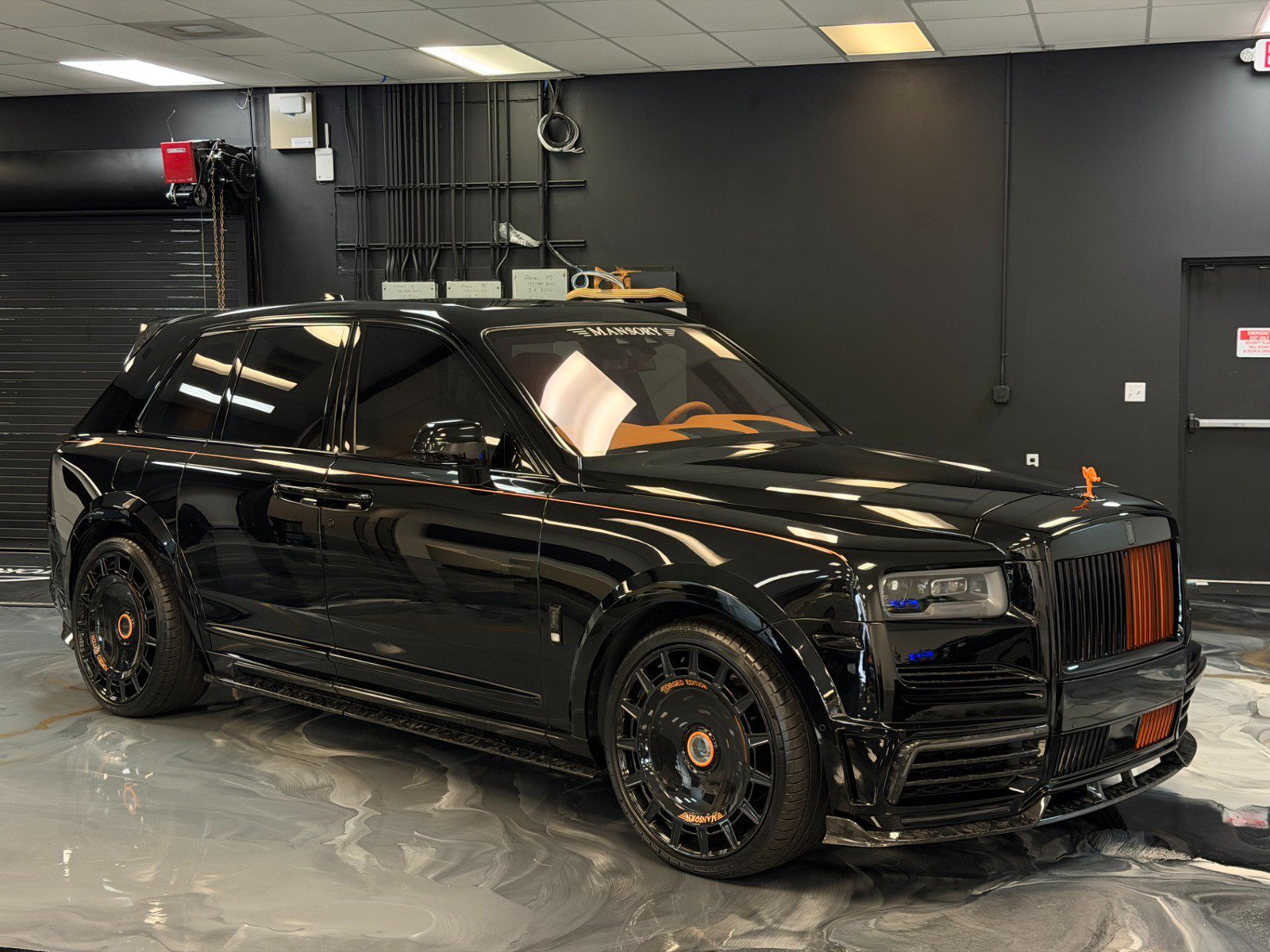 Used 2023 Rolls-Royce Cullinan AWD/4WD image 1