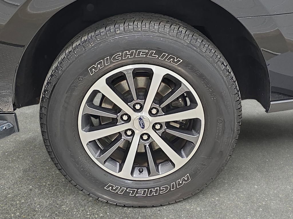 Used 2019 Ford Expedition XLT w/ Equipment Group 202A AWD/4WD image 32