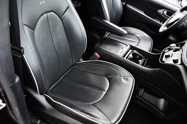 Used 2025 Chrysler Pacifica Limited FWD image 35