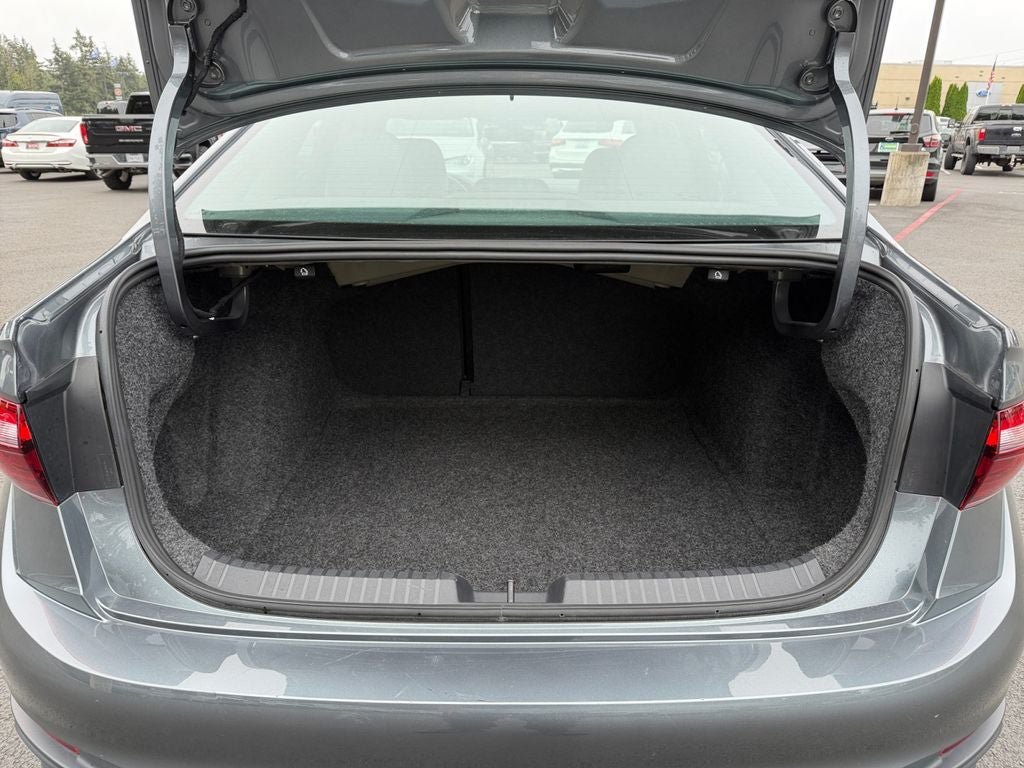 Used 2025 Volkswagen Jetta SE FWD image 22