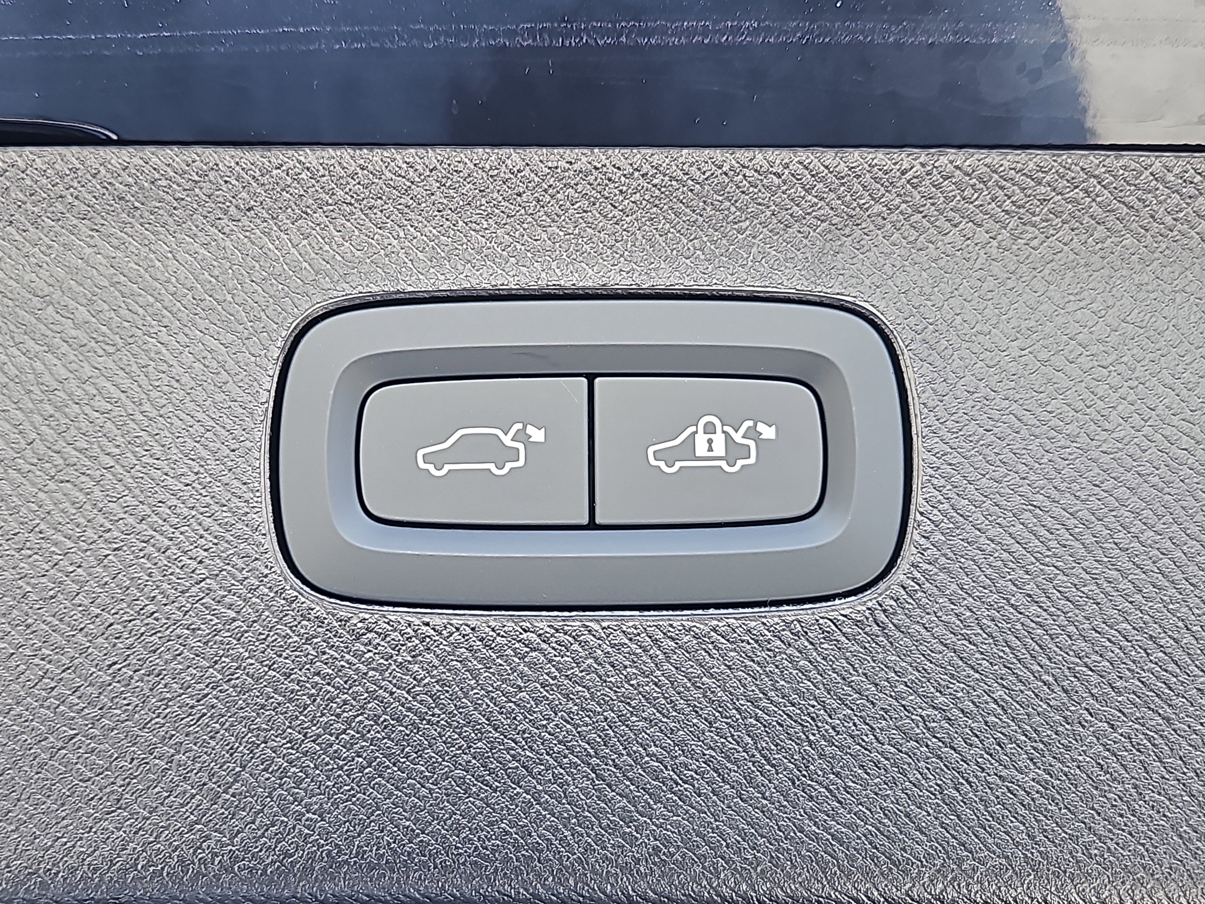 New 2026 Volvo XC90 B6 Plus w/ Protection Package Premier image 14