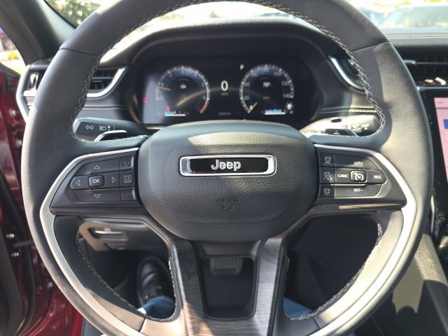 Used 2024 Jeep Grand Cherokee L Limited w/ Black Appearance Package AWD/4WD image 16