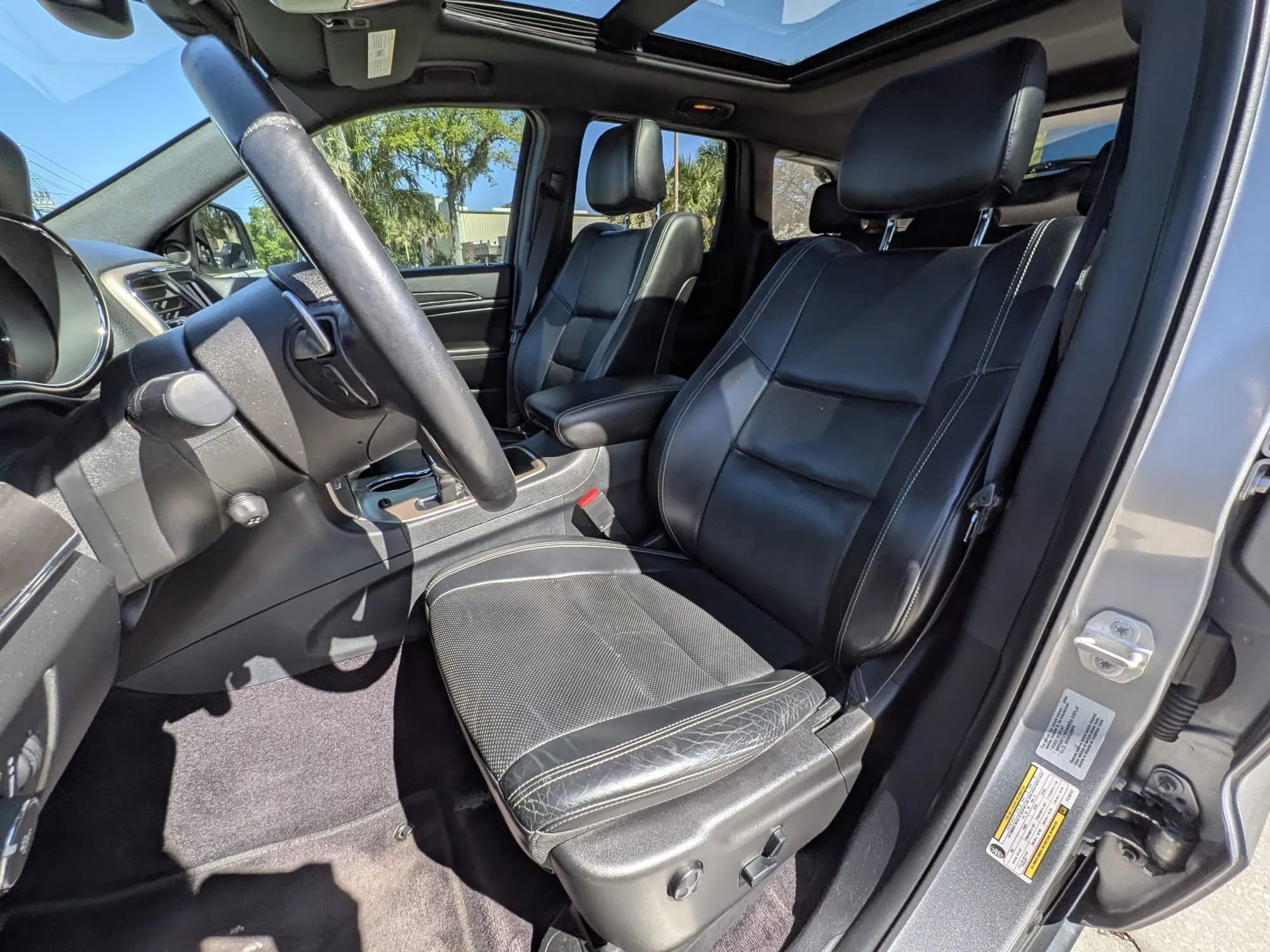 Used 2015 Jeep Grand Cherokee Limited w/ Luxury Group II RWD image 13