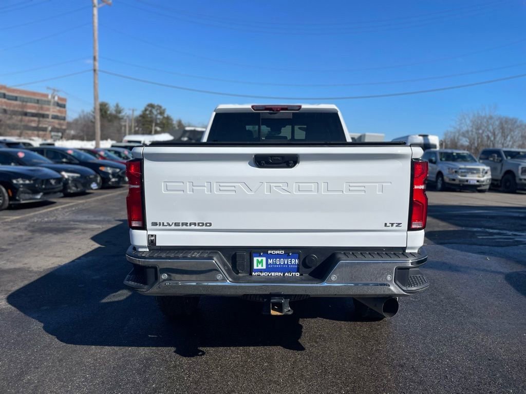 Used 2025 Chevrolet Silverado 3500 LTZ w/ LTZ Premium Package image 4