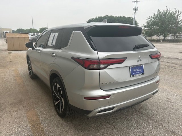 Used 2023 Mitsubishi Outlander SE FWD image 6