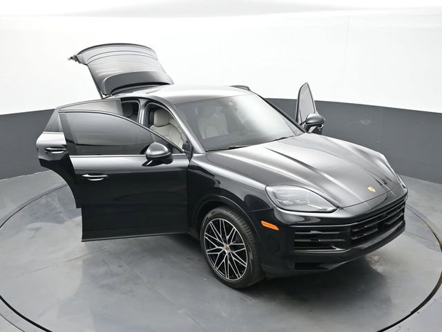 Certified 2024 Porsche Cayenne Coupe AWD/4WD image 33