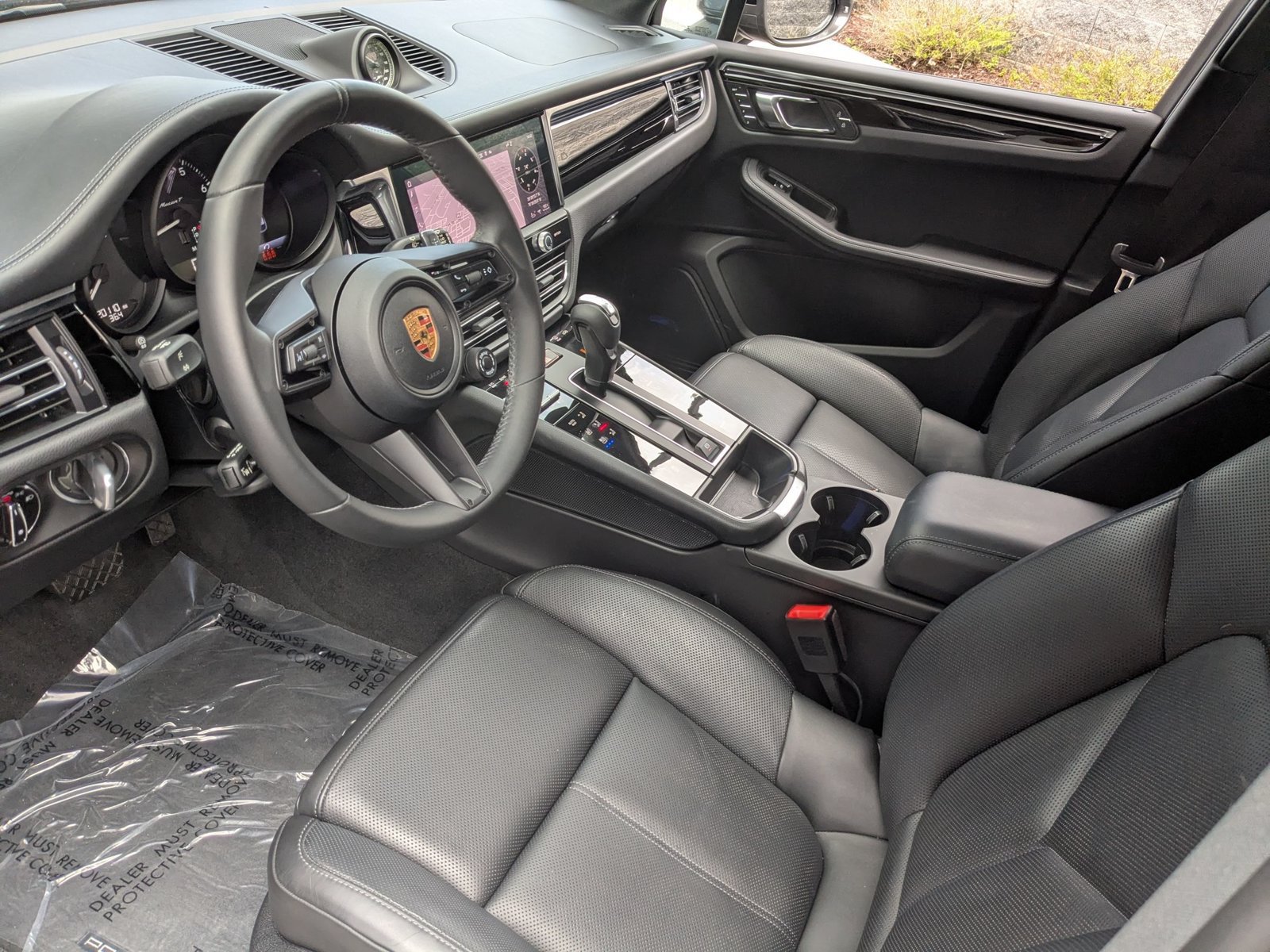 Certified 2023 Porsche Macan Turbo AWD/4WD image 4