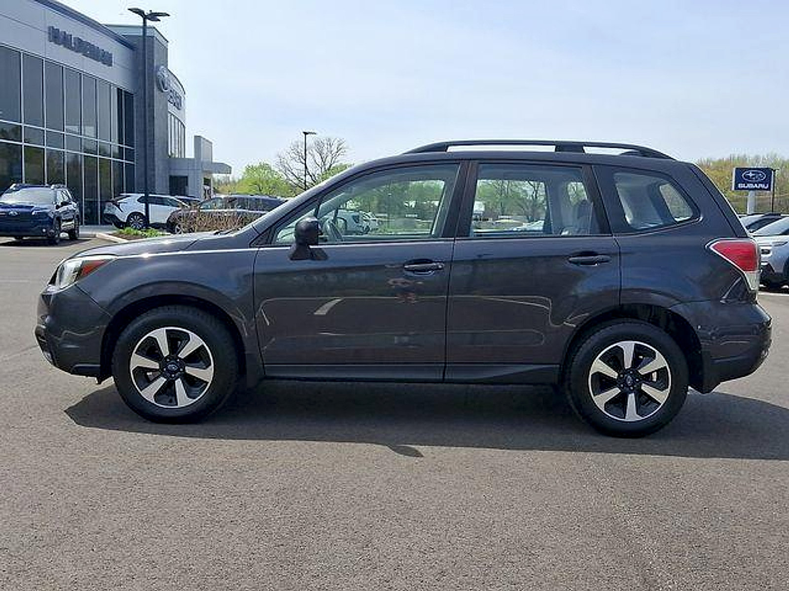 Used 2017 Subaru Forester 2.5i w/ Alloy Wheel Package AWD/4WD image 4
