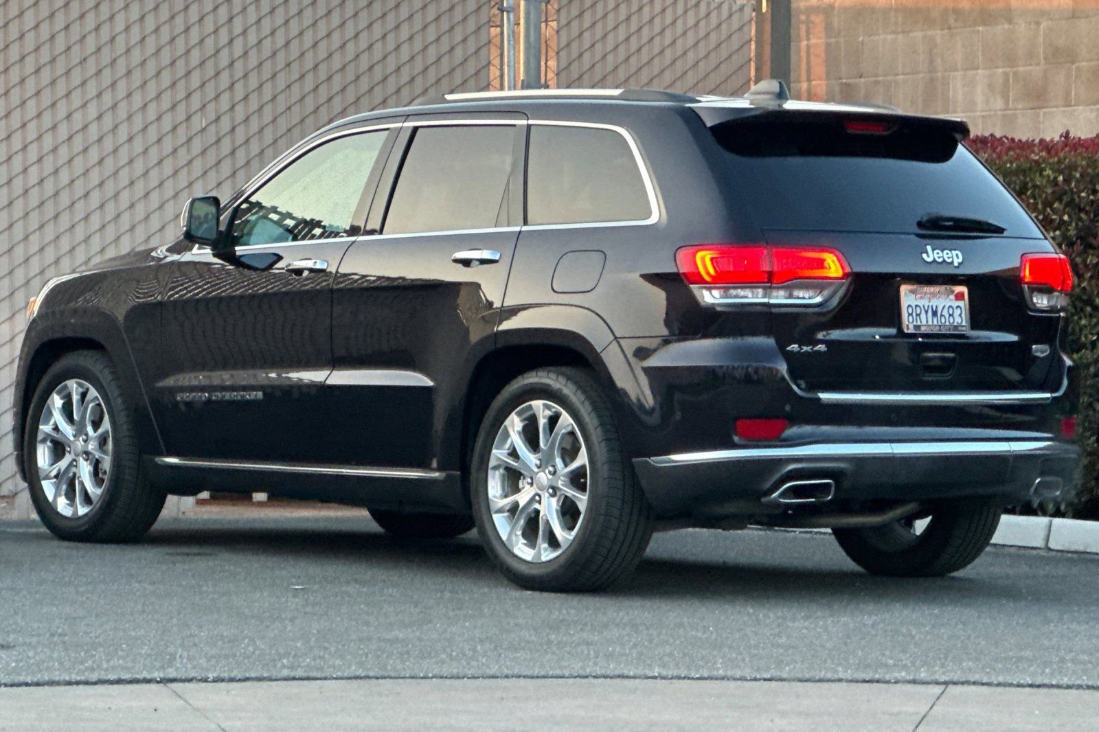 Used 2020 Jeep Grand Cherokee Summit image 6