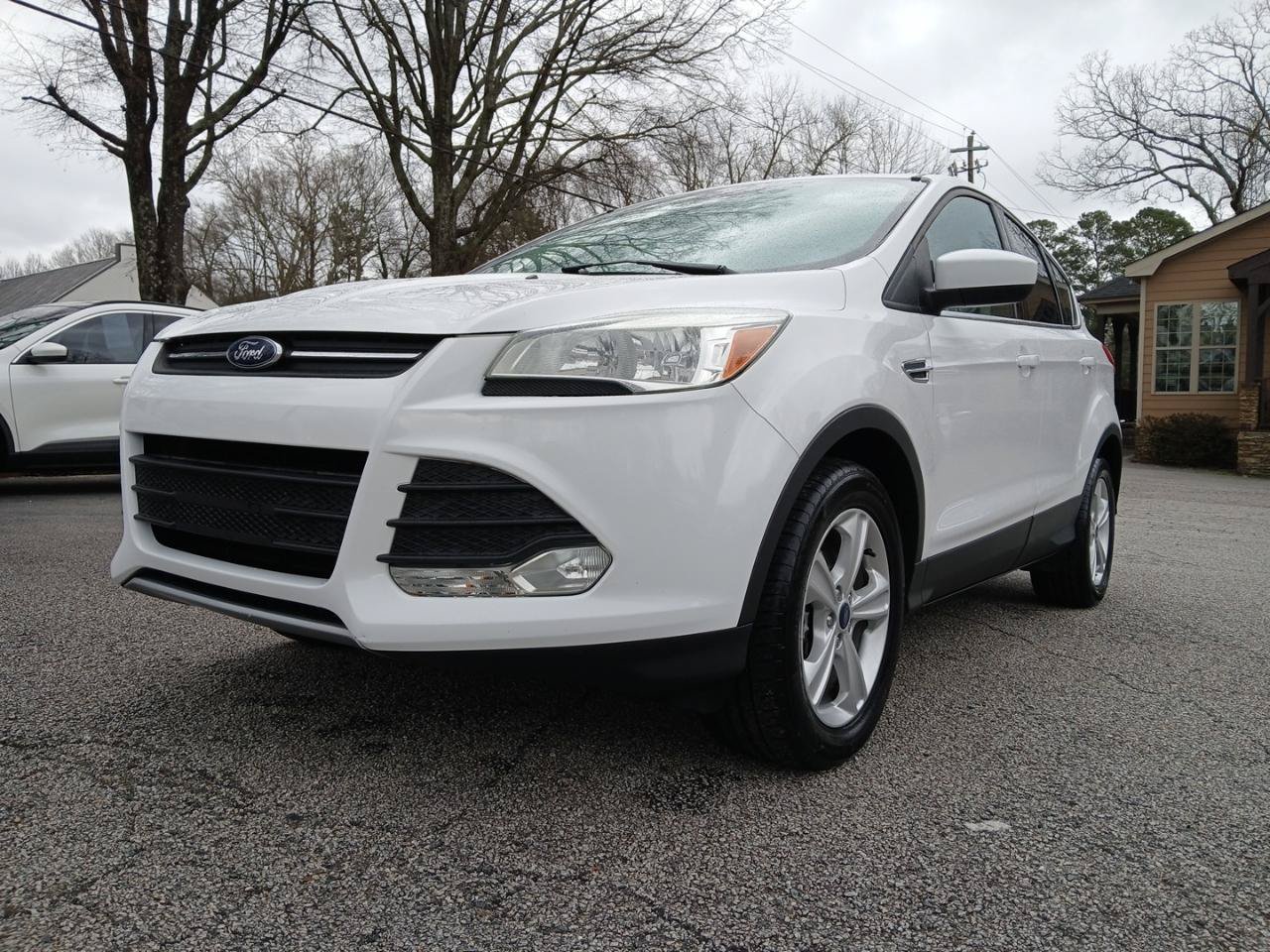 Used 2016 Ford Escape SE AWD/4WD image 2