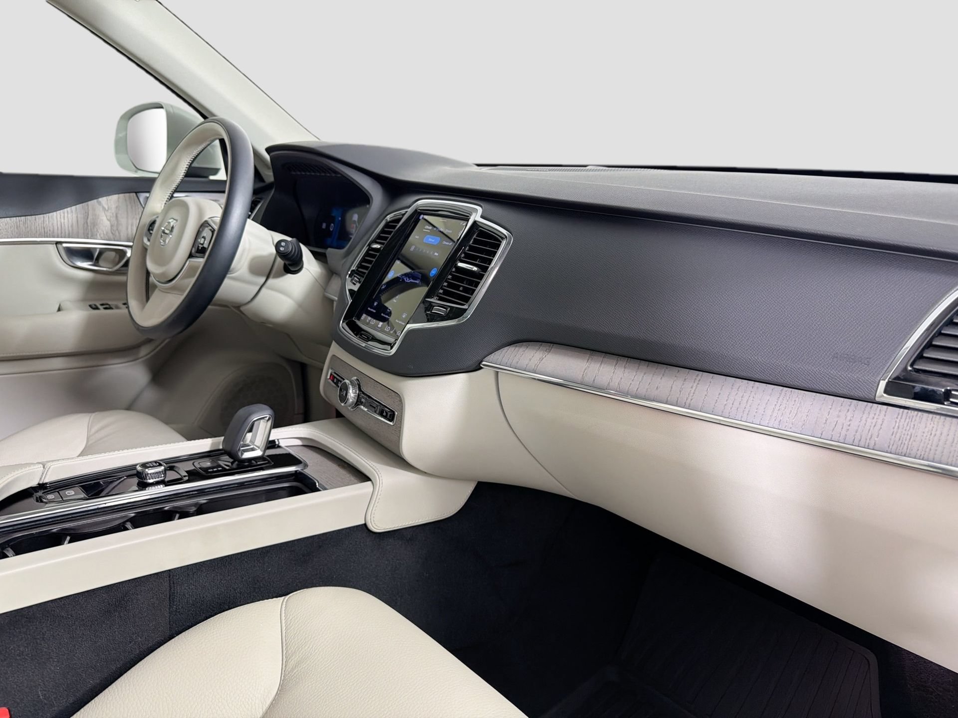 Certified 2025 Volvo XC90 T8 Plus w/ Protection Package Premier AWD/4WD image 30