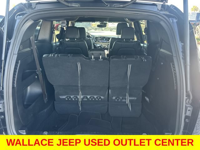 Used 2025 Chrysler Pacifica Select FWD image 11