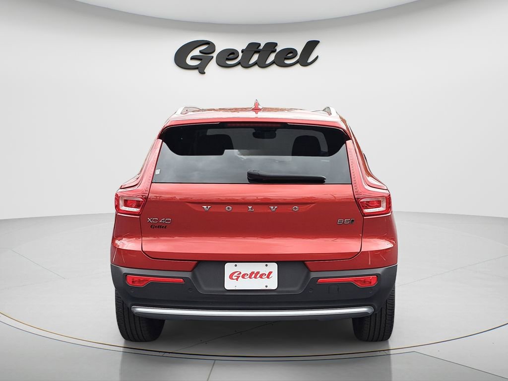 Used 2023 Volvo XC40 B5 Plus w/ Driver Assist Package image 5