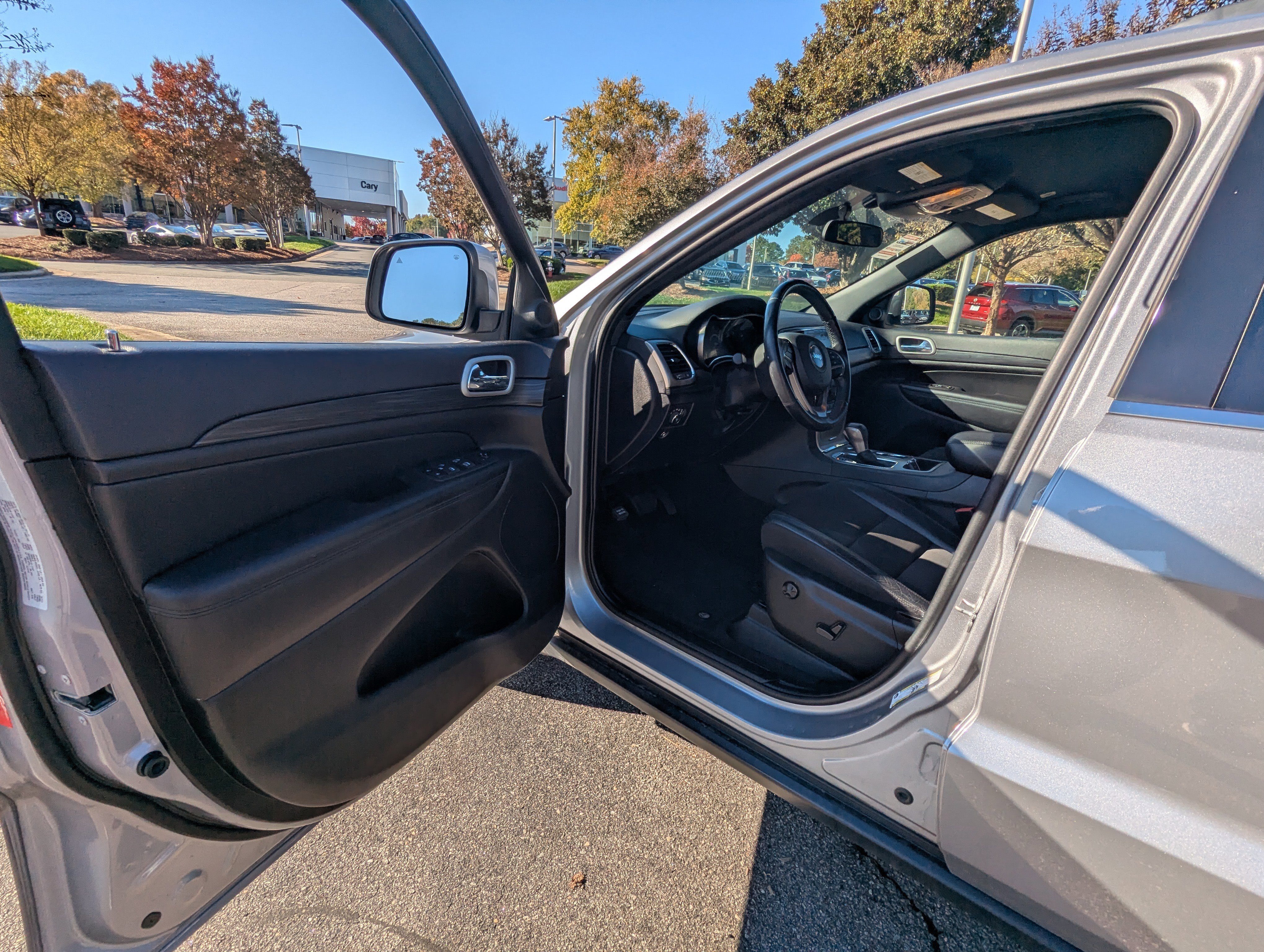 Used 2021 Jeep Grand Cherokee Laredo X image 8