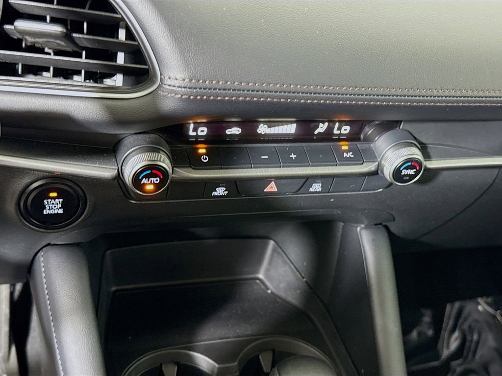 Used 2022 MAZDA MAZDA3 s FWD image 8